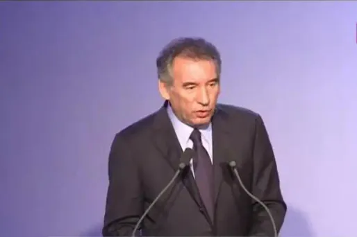 Bayrou plaît aux bébés