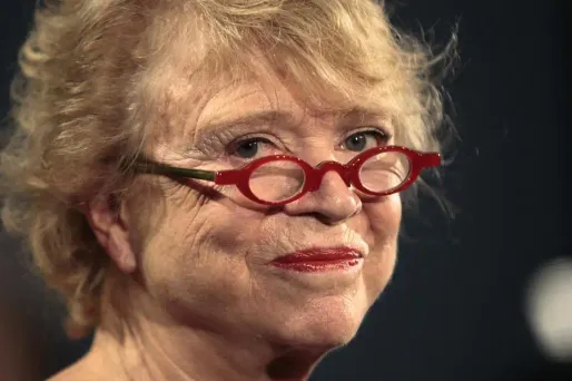 Eva Joly poursuit sa campagne malgré une hospitalisation