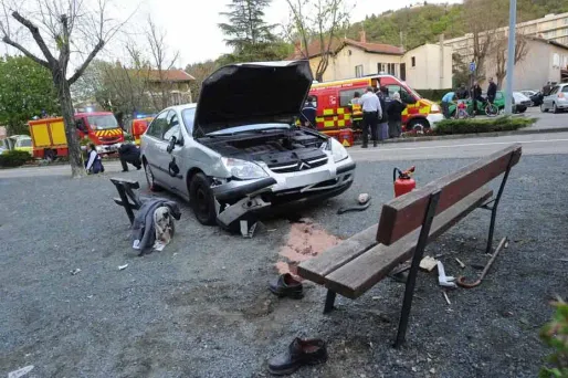 Un femme qui conduisait sans permis a perdu le contrôle de son véhicule lundi à Vienne, fauchant mortellement un homme de 78 ans assis sur un banc.