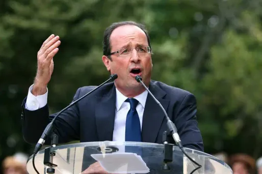 François Hollande s'active pour conserver l'électorat des quartiers difficles, traditionnellement tourné vers la gauche, mais aussi tenté par l'abstention.
