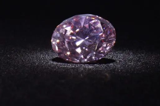 Hong Kong : un diamant rose vendu 17,4M
