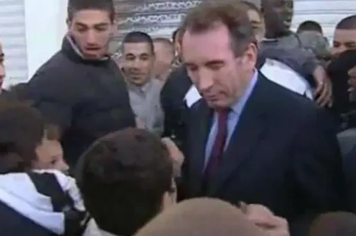 Le jeune giflé par Bayrou en prison