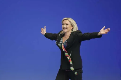 La candidate du FN à l'Elysée Marine Le Pen a estimé lundi que "l'Etat a abandonné les campagnes et la France véritable";