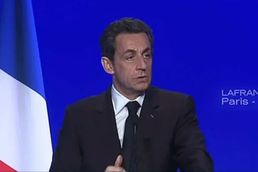 Nicolas Sarkozy a affirmé jeudi que la feuille de route présentée mercredi par son challenger socialiste François Hollande pour la première année de son quinquennat s'il est élu est "une forme de mépris pour l'électeur".