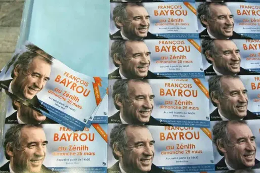 Spots de campagne : Bayrou ouvre le bal