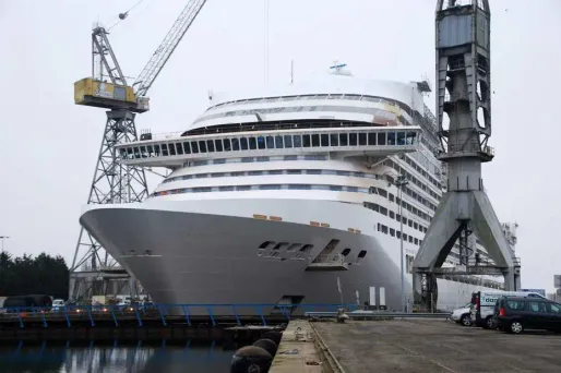 Un chantier naval STX à Saint-Nazaire.