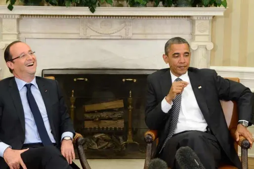 "François, on avait dit que tu pouvais enlever la cravate!"