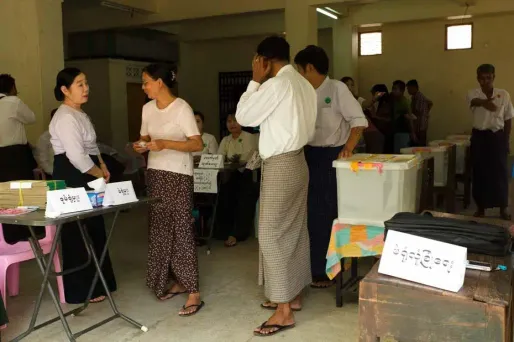 Les bureaux de vote ont ouvert dimanche pour des élections partielles historiques.