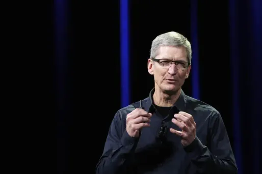 Tim Cook, chez Apple, patron le mieux payé