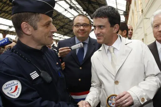 Il s'est refusé pour le moment à faire des annonces, notamment en termes d'effectifs policiers.