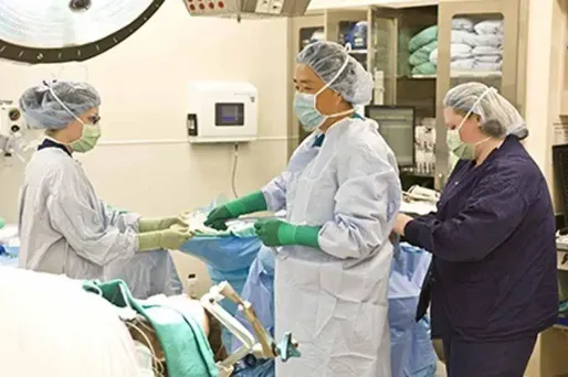 Une opération du cerveau suivie via Twitter