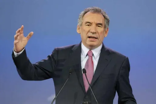 Après avoir annoncé son intention de voter pour François Hollande, François Bayrou s'est prononcé contre une victoire de la droite aux législatives.