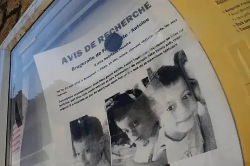 La mère du petit Antoine, un garçon de six ans disparu en septembre 2008 à Issoire (Puy-de-Dôme), a été arrêtée mardi matin dans le Vaucluse, dans le cadre d'une enquête pour meurtre à Marseille en juin 2011, a-t-on appris de source proche de l'enquête.