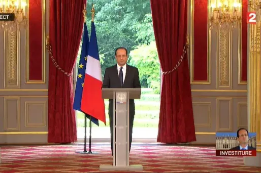 Hollande président mesure "le poids des contraintes" à commencer par "une dette massive"