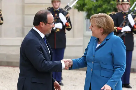 François Hollande reçoit Angela Merkel pour accorder leurs vues à la veille du Conseil européen.