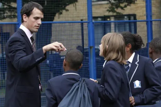 Pour certains députés britanniques, indexer le salaire des professeurs sur les résultats permettrait de maintenir le niveau d'éducation dans le pays.