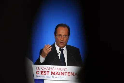Refusant d'entrer dans la polémique sur le "vrai travail" voulue par Nicolas Sarkozy, François Hollande a décidé de prendre de la distance : il est dans la Nièvre poru rendre hommage au Premier ministre Pierre Bérégovoy.