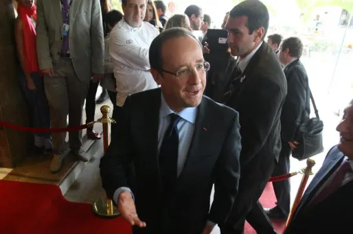 Il y avait bien des hommes armés avec Hollande