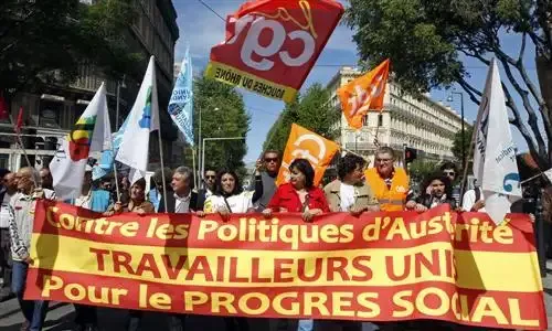 Pas de message politique sur les banderoles, assurent les syndicats