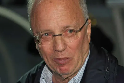 Thierry Roland incarnait depuis 50 ans la voix du football à la télévision française.