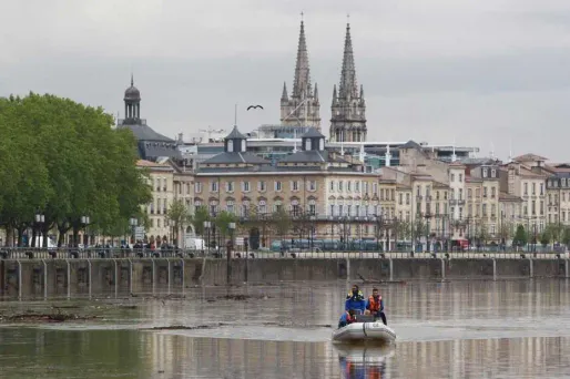 Un jeune homme a disparu pendant la Fête de la Musique à Paris, son sac a été retrouvé sur un quai de la Garonne.