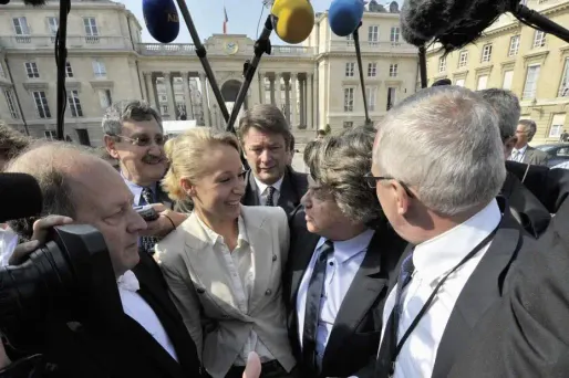 Les deux députés Front national ou apparenté, Marion Maréchal-Le Pen et Gilbert Collard, ont fait mercredi leur entrée symbolique à l'Assemblée nationale.