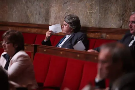 Le FN Gilbert Collard, tout en haut de l'hémicycle. Une mauvaise place ?