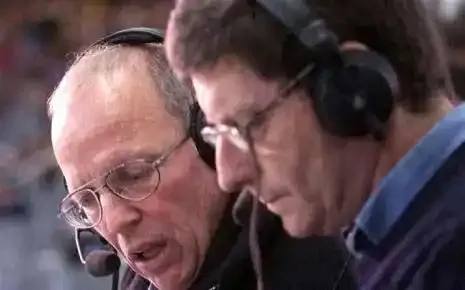 Jean-Michel Larqué, qui avait formé un duo unique avec Thierry Roland, est apparu effondré à l'annonce de la mort de son complice.