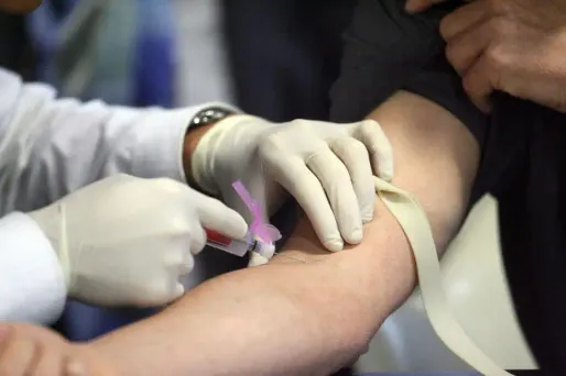 La ministre de la Santé Marisol Touraine a annoncé réfléchir à la prochaine autorisation de donner leur sang pour les homosexuels.