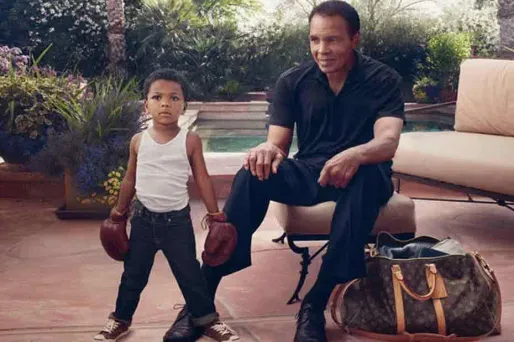 "The Greatest" pose avec son petit-fils.