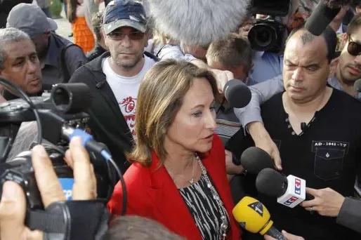 En s'exprimant avant 20 heures dimanche soir, la socialiste a mis les chaînes dans une position inédite. Et problématique aux yeux du CSA.