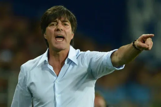 Une twitto lit sur les lèvres de Löw