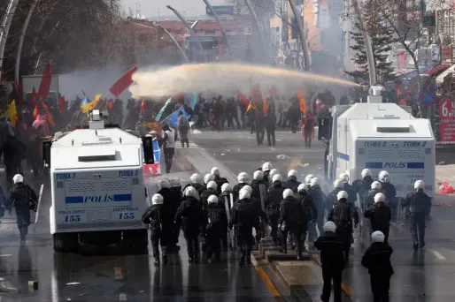 Une manifestation d'étudiants dispersée par les forces de l'ordre en mars 2012