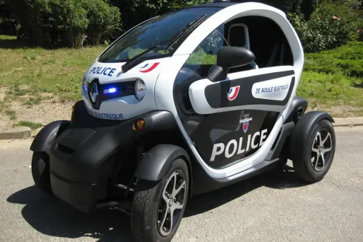 Deux Twizy pour la police de Paris