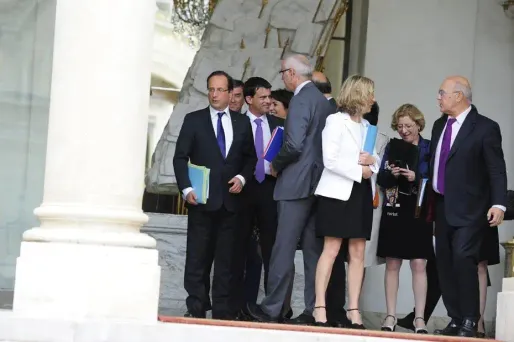 Dans une semaine tout pile, à peine le dernier Conseil des ministres bouclé mercredi prochain, les ministres s'en iront préparer leur baluchon.