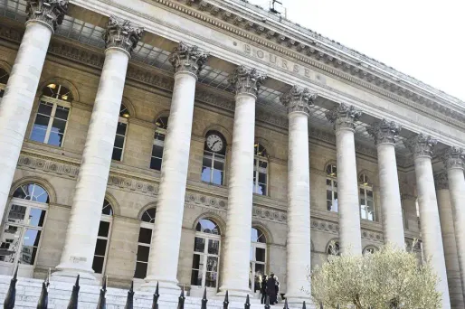 Le Cac 40, à Paris. La France a emprunté lundi près de 6 milliards d'euros à court terme à des taux négatifs.