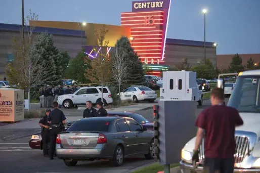 Les secours se sont déployés autour du complexe commercial.
