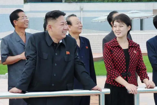 Le mariage de Kim Jong-Un avec la mystérieuse jeune femme qui l'accompagne depuis quelques semaines a été confirmé par la télévision d'Etat.