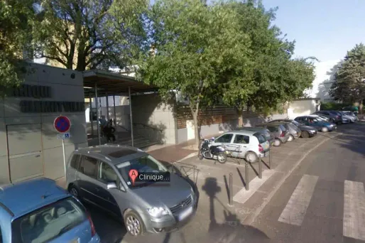 L'octogénaire qui avait fait un malaise cardiaque après avoir tenté de protéger sa femme est mort samedi.