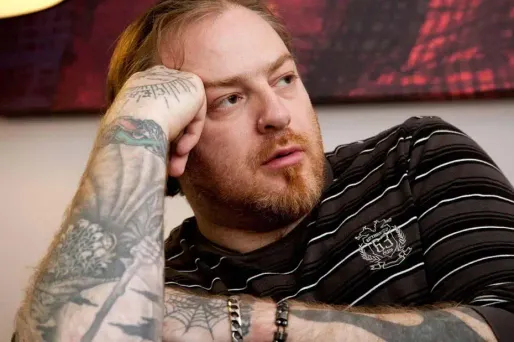 La polémique créée par les tatouages nazis du baryon russe Evgueni Nikitine l'ont poussé à se retirer du festival de Beyreuth.