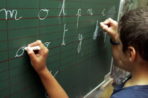 Sur la question des rythmes scolaires, le gouvernement a déjà procédé à une première modification, en rallongeant les vacances de la Toussaint sur deux semaines pleines.