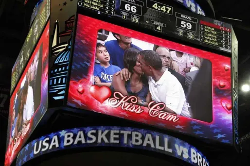 Obama victime de la "Kiss Cam"