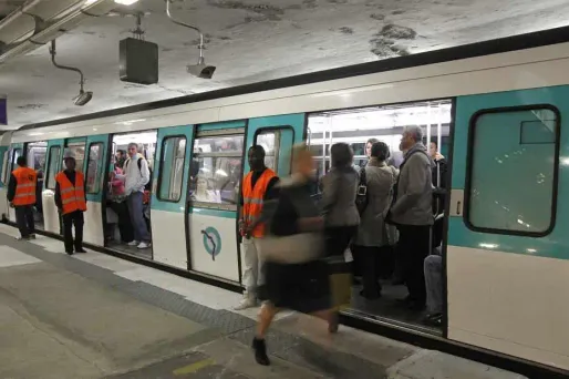 SFR a signé avec la RATP un accord de partenariat non-exclusif pour déployer la 3G et la 4G dans les stations de métro et les gares RER du réseau parisien