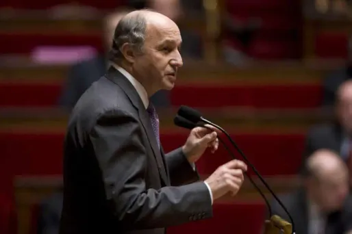 Les députés UMP ont quitté l'Assemblée au début du discours de Laurent Fabius et l'ont réintégré à la fin.