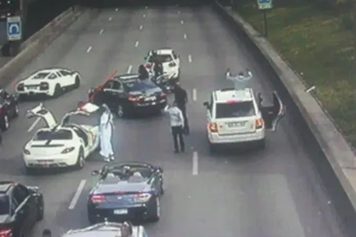 L'un des participants à ce type de happening sera jugé jeudi devant le tribunal correctionnel de Paris car, au-delà du danger, cette pratique est strictement interdite.