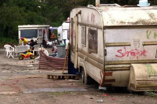 La PJ parisienne a mené mardi matin une opération dans trois camps de Roms après des soupçons de mauvais traitements sur des enfants.
