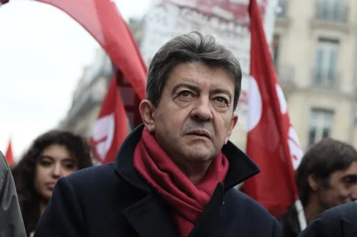 Le leader du Front de gauche Jean-Luc Mélenchon a affirmé vendredi sur son compte Twitter avoir eu le fondateur de Wikileaks Julian Assange au téléphone