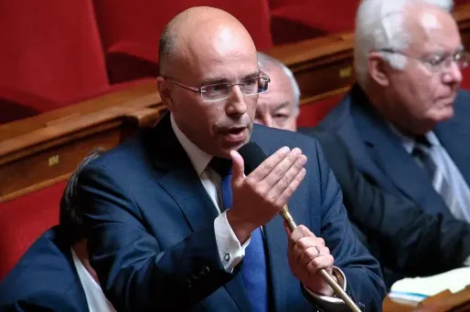 Le député UMP des Alpes-Maritimes évoque une "discipline stricte inspirée de la rigueur militaire".