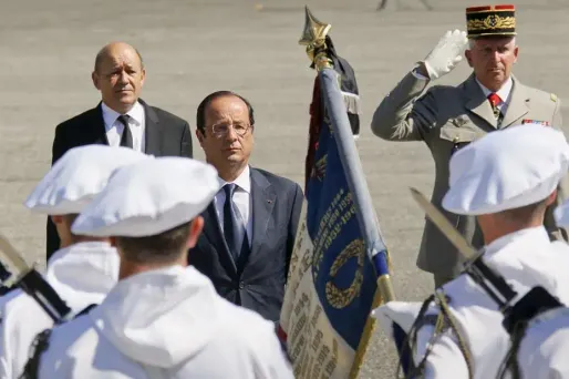 "Ce qui nous réunit ce matin encore, c'est la douleur, c'est la peine, c'est la solidarité", a déclaré le président français lors de l'hommage rendu au septième bataillon de chasseurs alpins à Varces, en Isère.