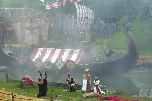 Les Vikings auraient utilisé ces fameuses "pierres de soleil" en regardant au travers pour détecter la position exacte du soleil.